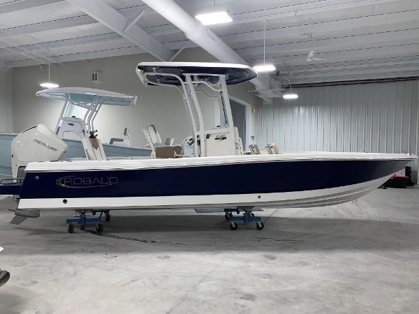 2026 Robalo 246 Cayman