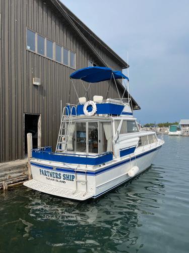 Marinette 32' Cruiser