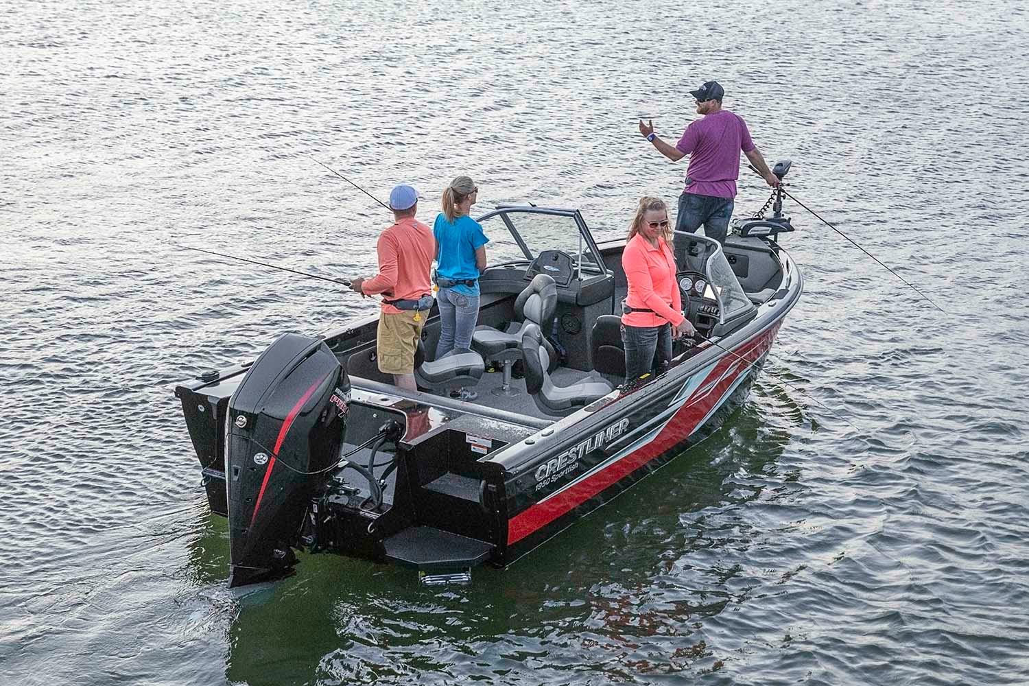 Crestliner Boat image