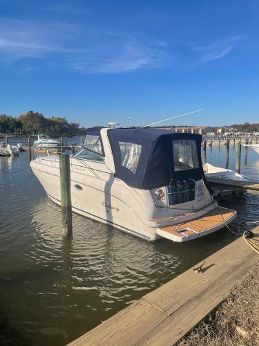 Rinker 310 Fiesta Vee 2001 Rinker 310 Fiesta Vee boat docked in a marina on a sunny day.
