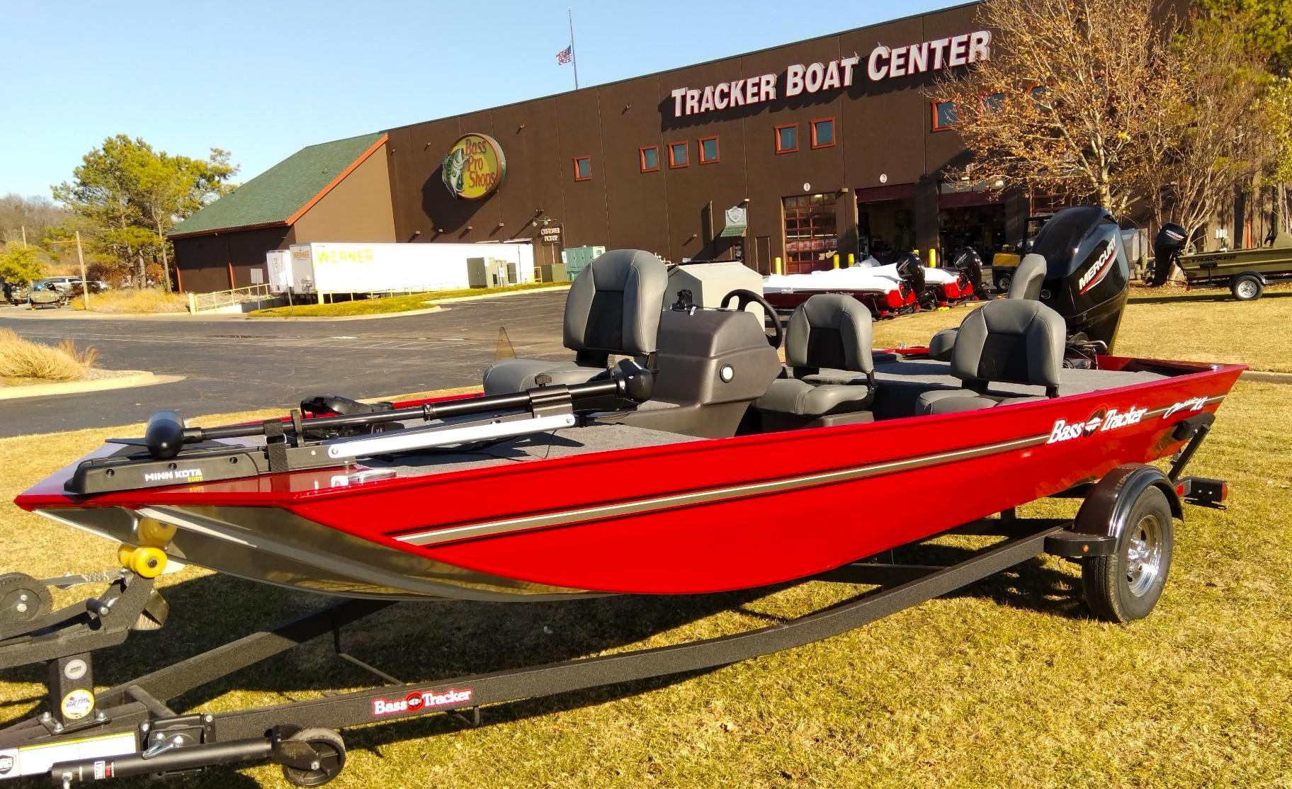 BASS TRACKER Classic XL - TRACKER Mod V Bass Boat