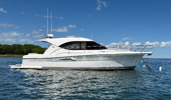 2007 Riviera 3600 Sport Yacht