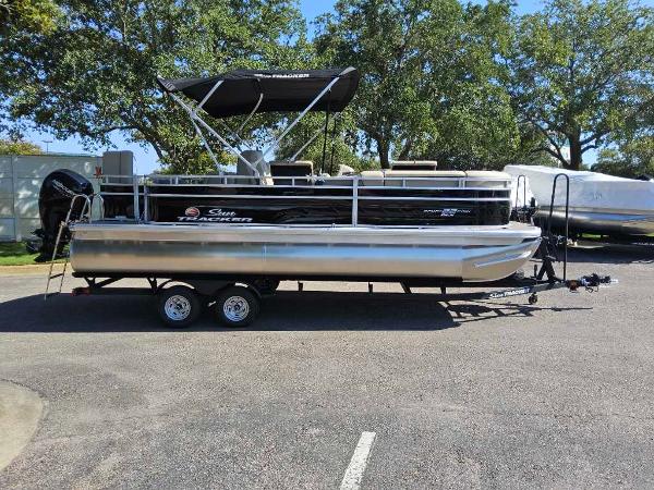 2025 Sun Tracker SportFish 22 DLX