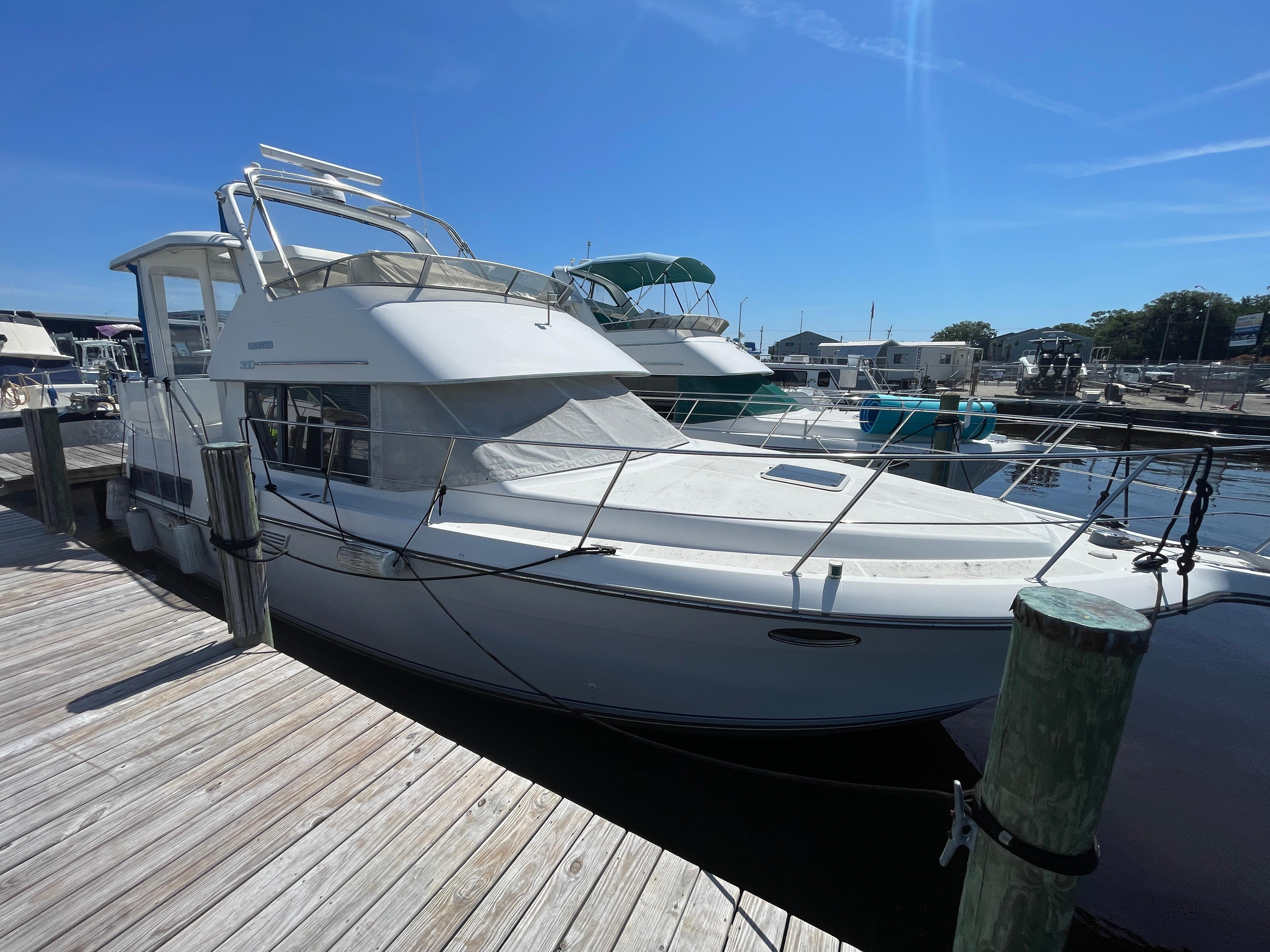 1993 Carver 350 Aft Cabin