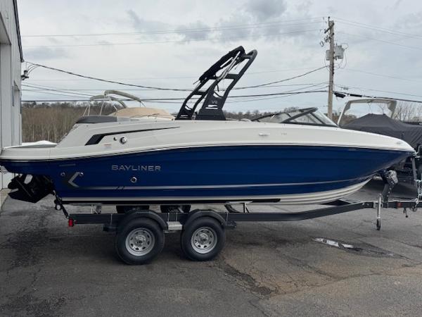 Bayliner VR6 Bowrider I/O 2025 Bayliner VR6 Bowrider I/O boat on trailer, blue and white design.