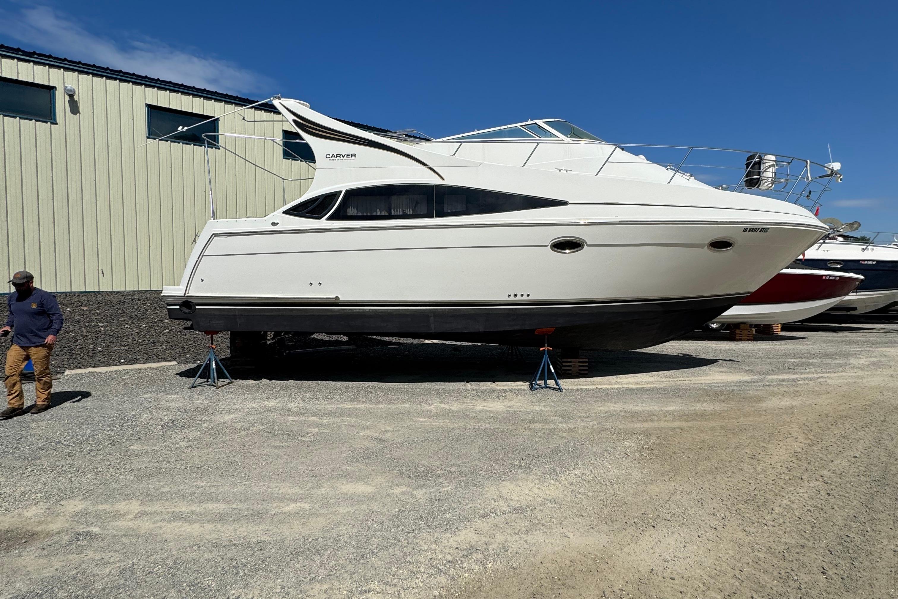 2004 Carver 360 Mariner