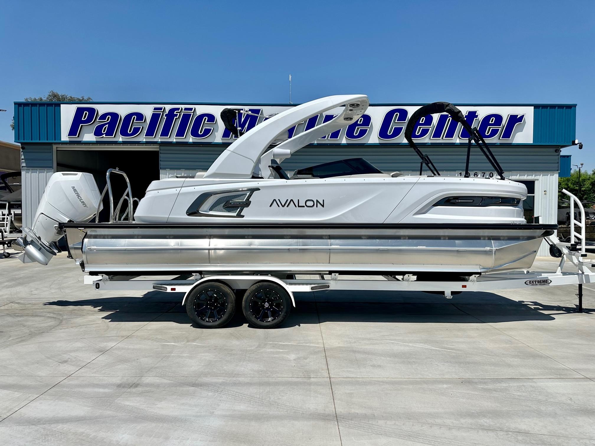 Avalon 25' Carbon Series Excalibur Elite Windshield w/ 400HP V10!
