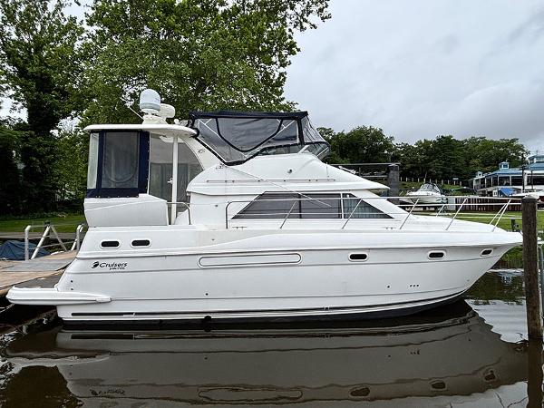 2004 Cruisers Yachts 375 Motoryacht