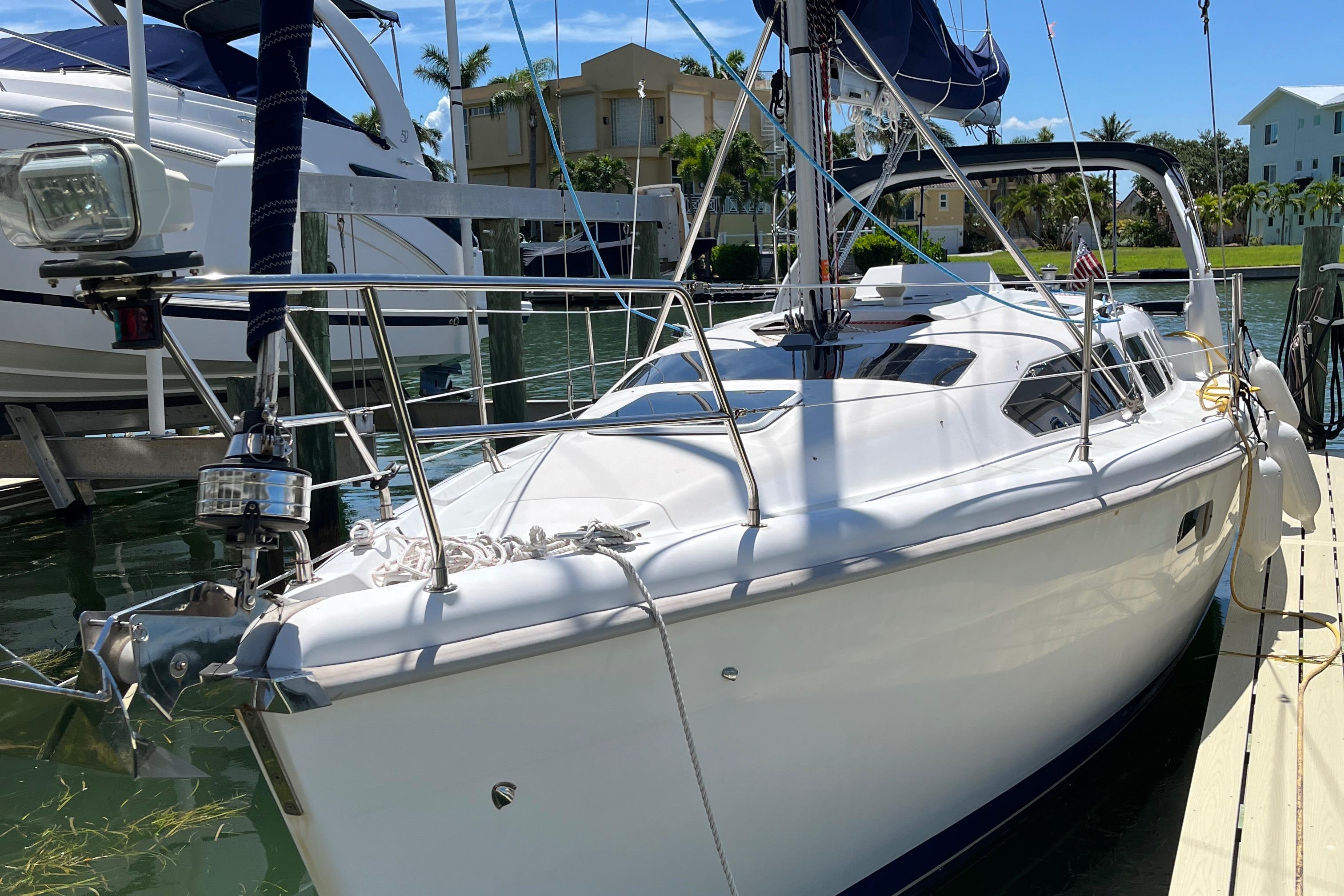 Hunter 340 1999 Hunter 340 sailboat docked in marina, featuring sleek design and modern amenities.
