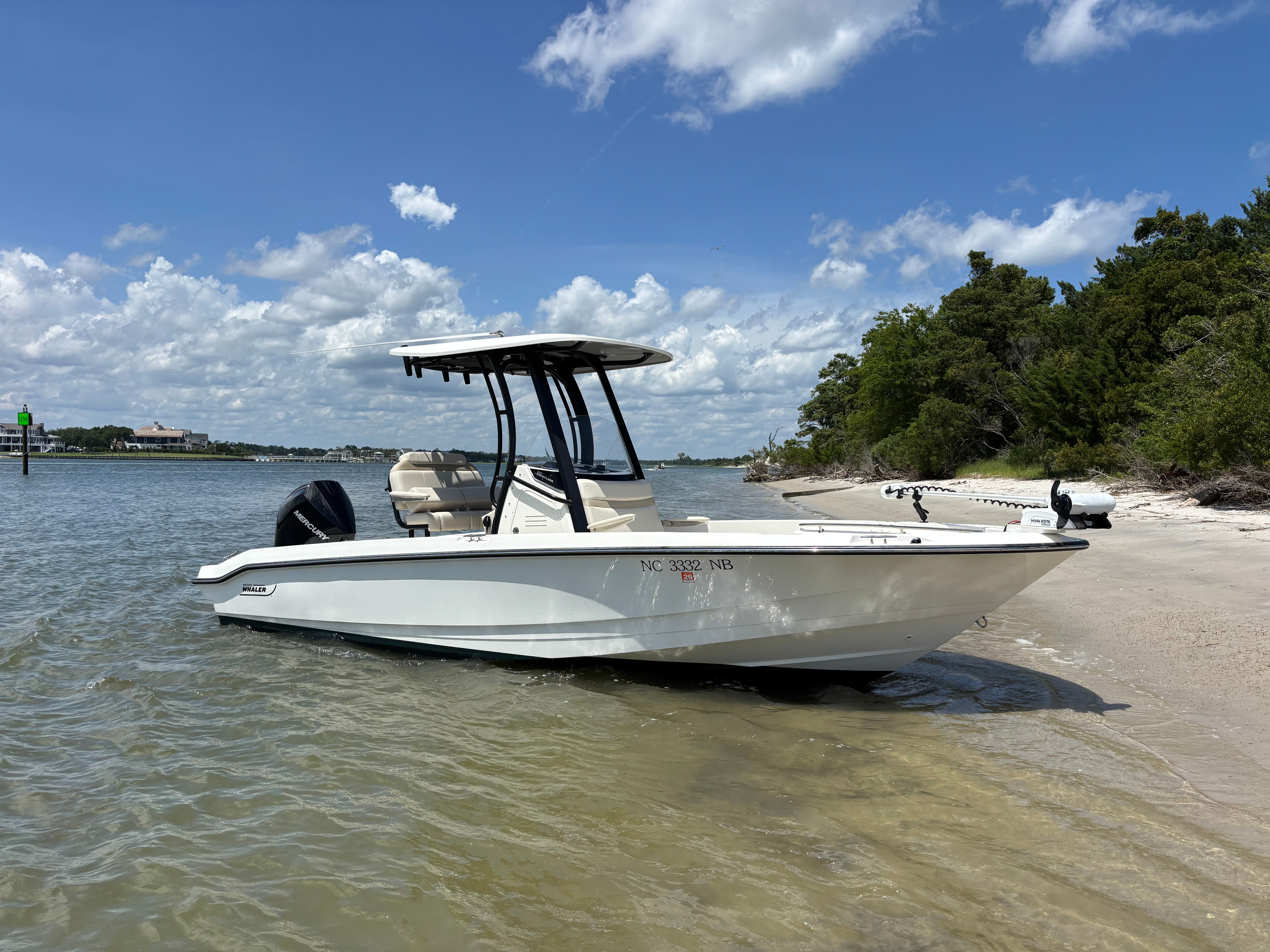 2023 Boston Whaler 220 Dauntless
