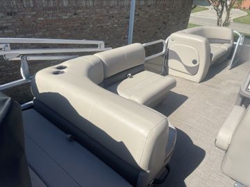 2024 Sun Tracker PB 18