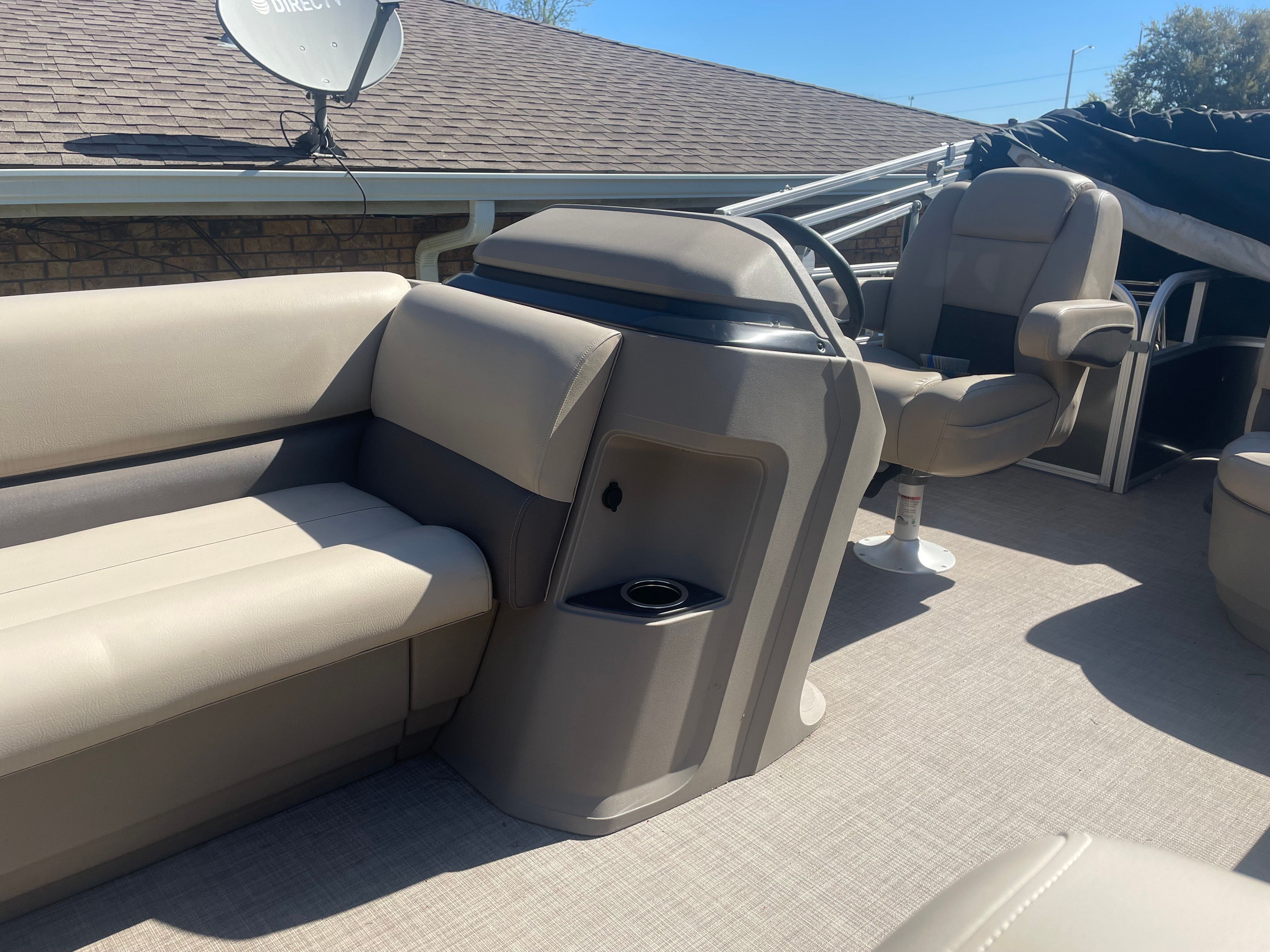 2024 Sun Tracker PB 18