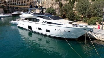 2010 Ferretti Yachts 800