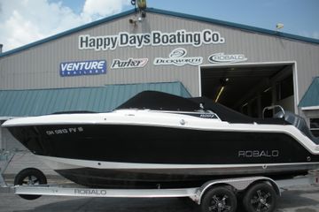 2017 Robalo R227 Dual Console
