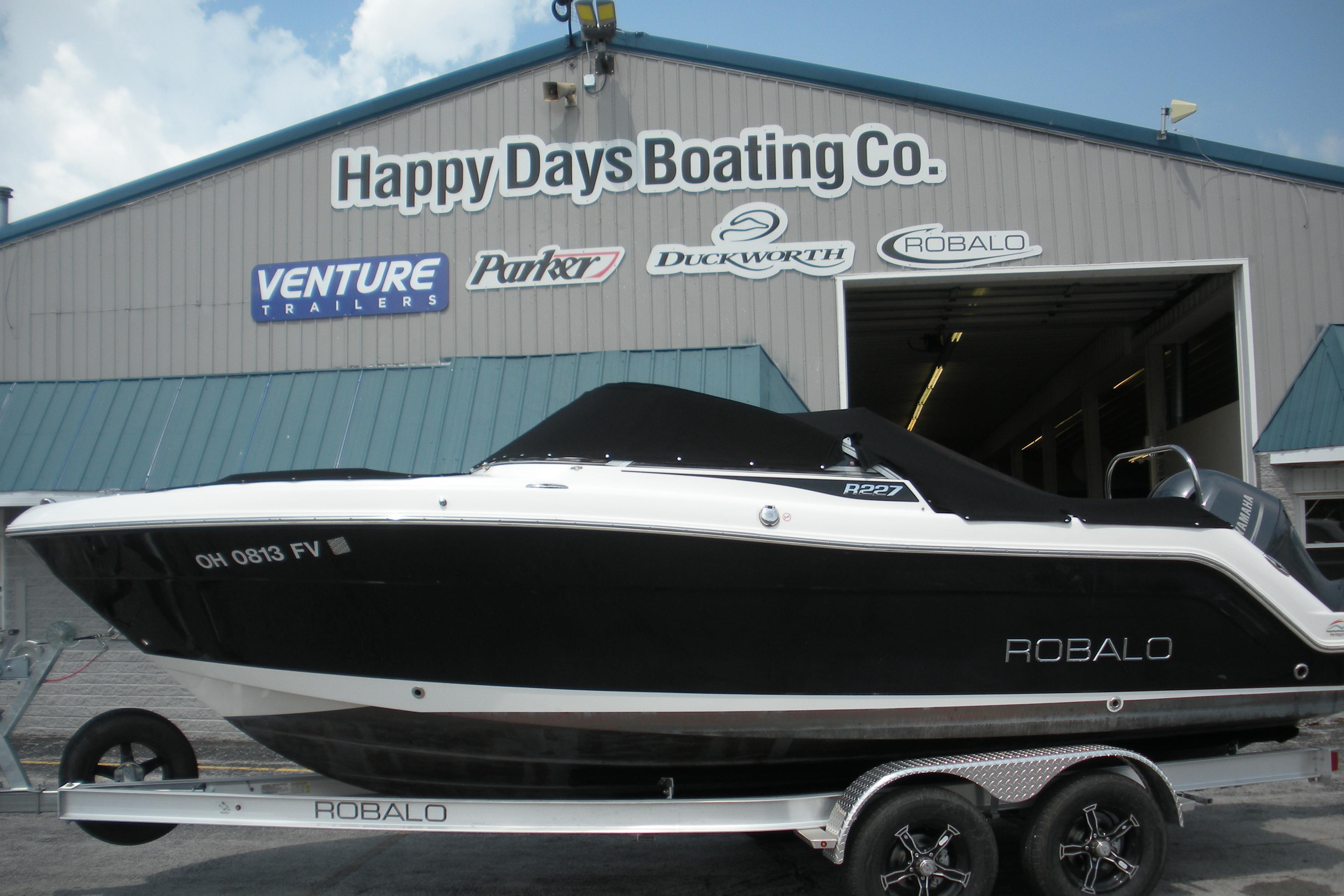 2017 Robalo R227DC