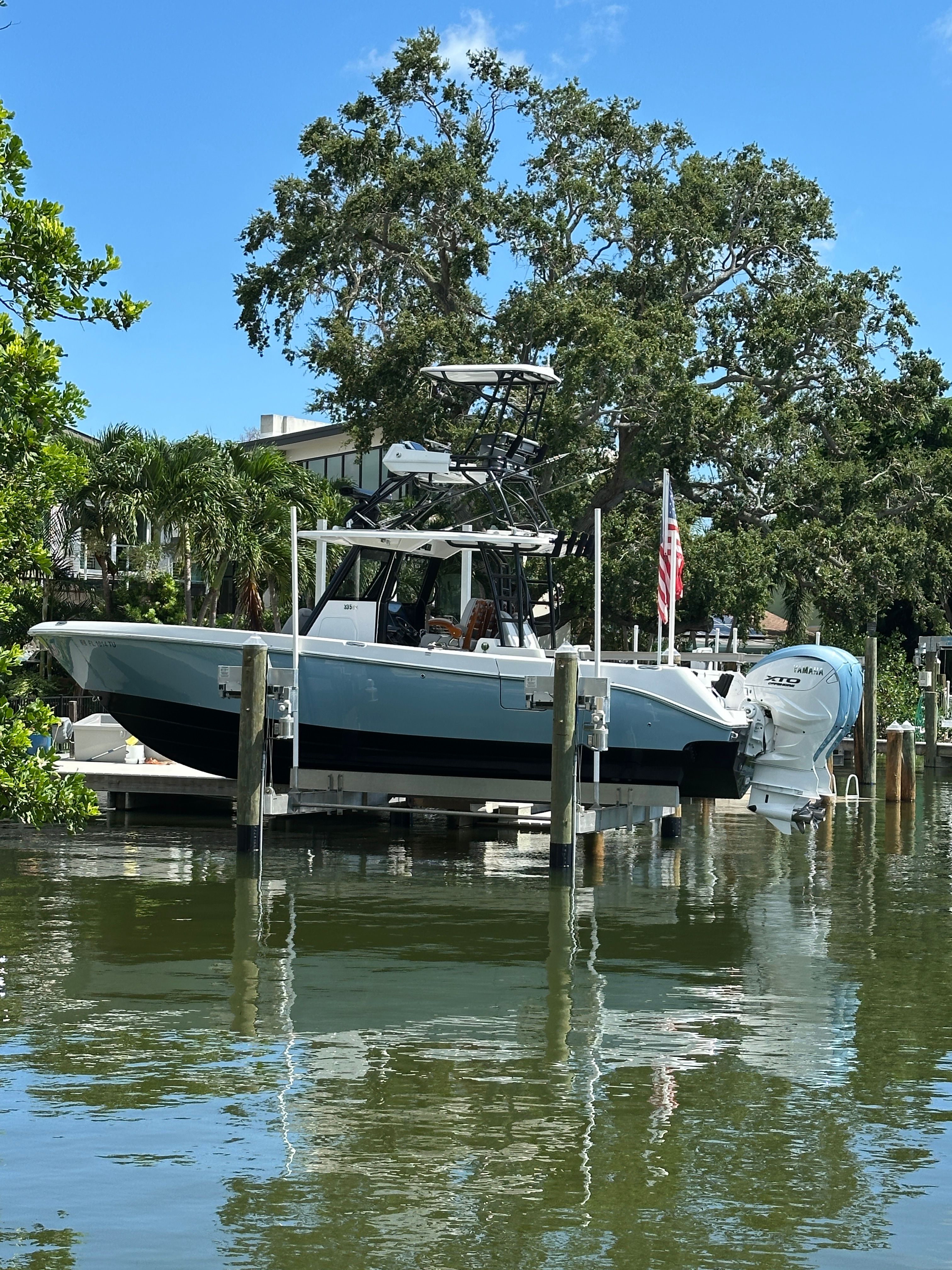 2024 Everglades 335 Center Console