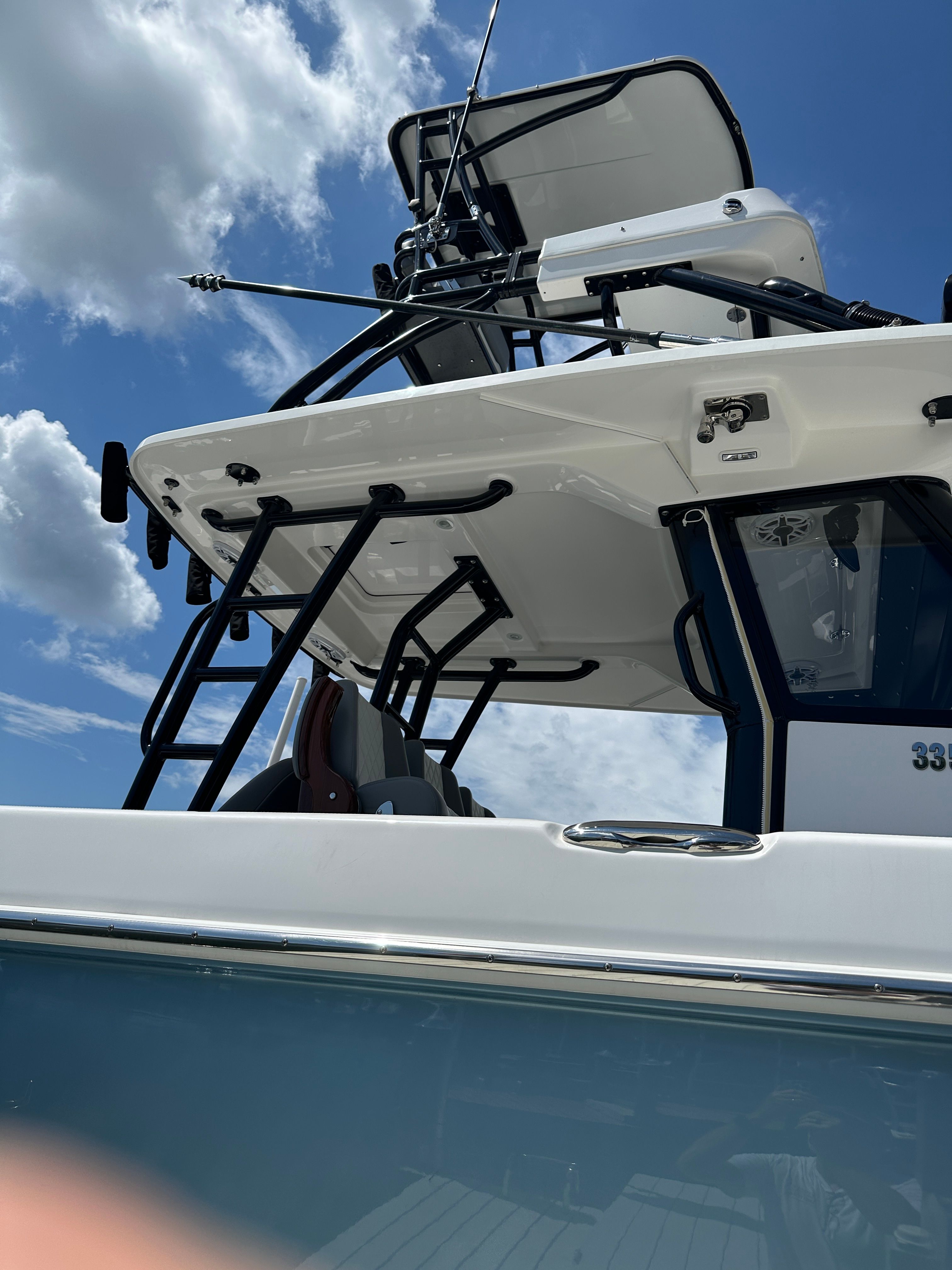 2024 Everglades 335 Center Console