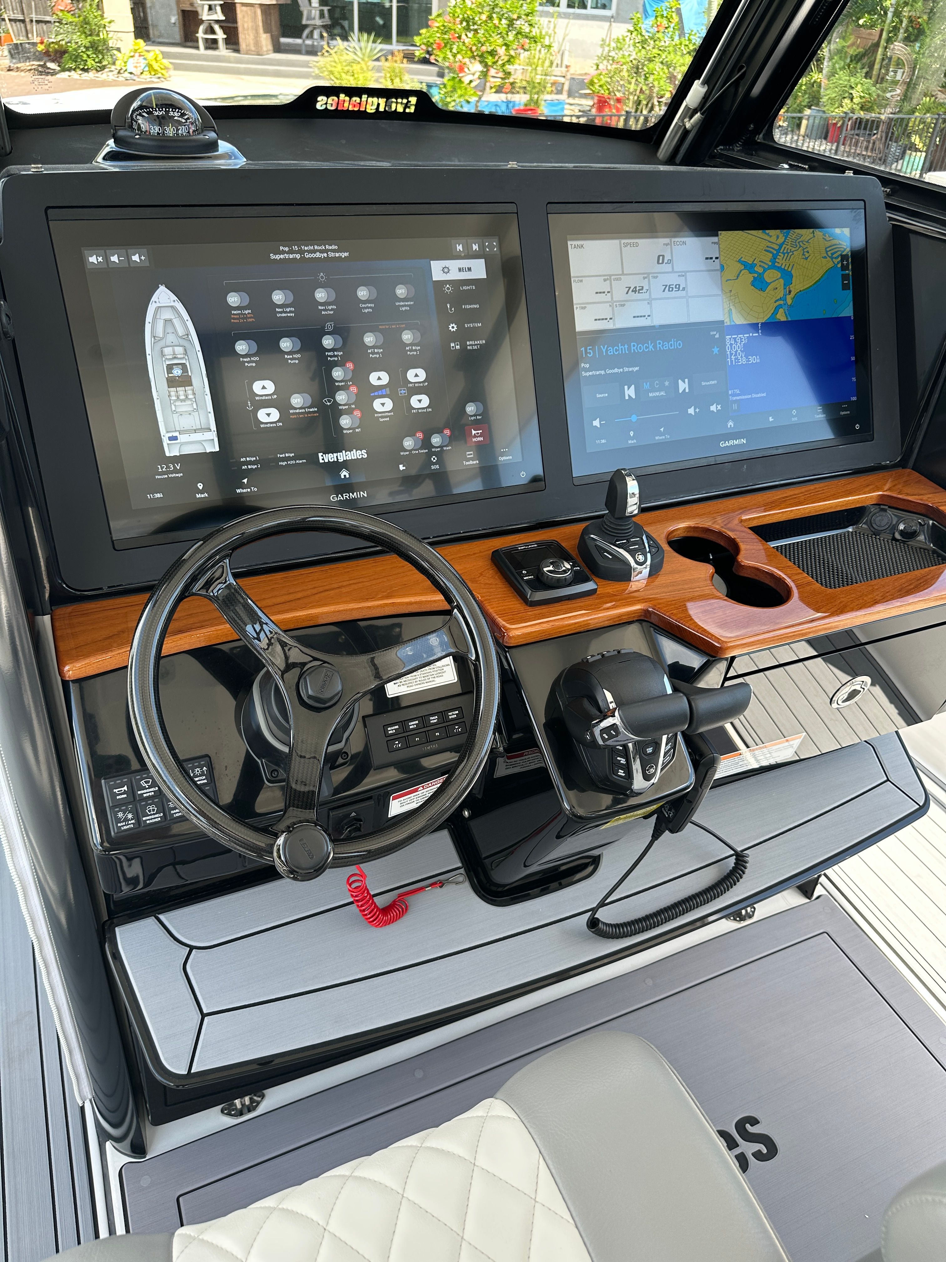 2024 Everglades 335 Center Console