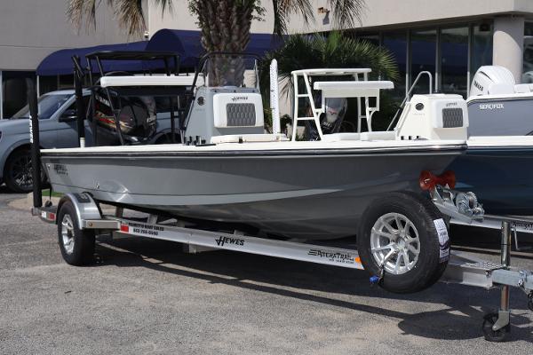 2025 Hewes Redfisher 18