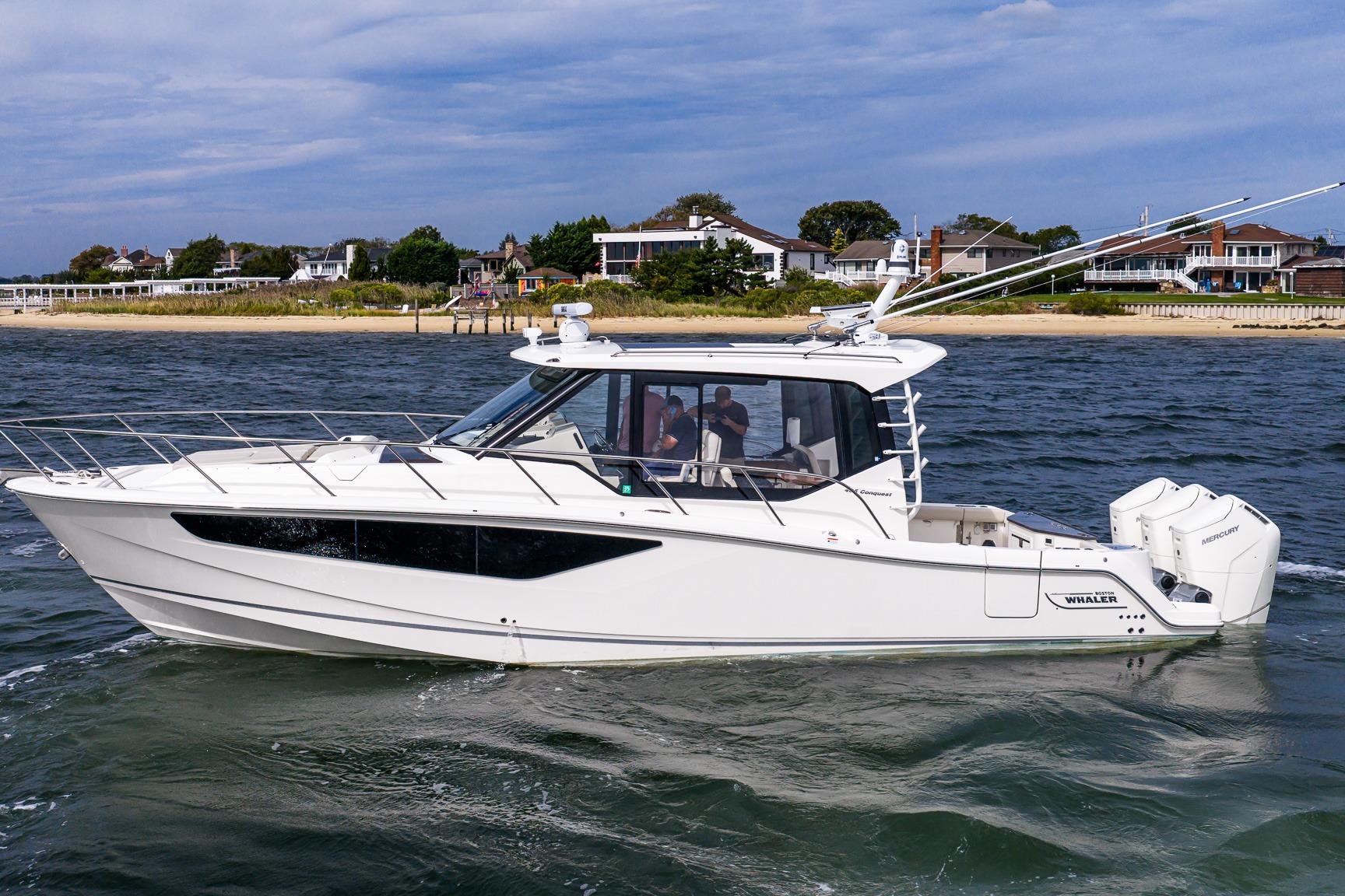 2024 Boston Whaler 405 Conquest