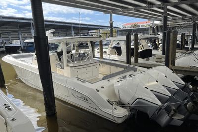 Boston Whaler 380 Outrage