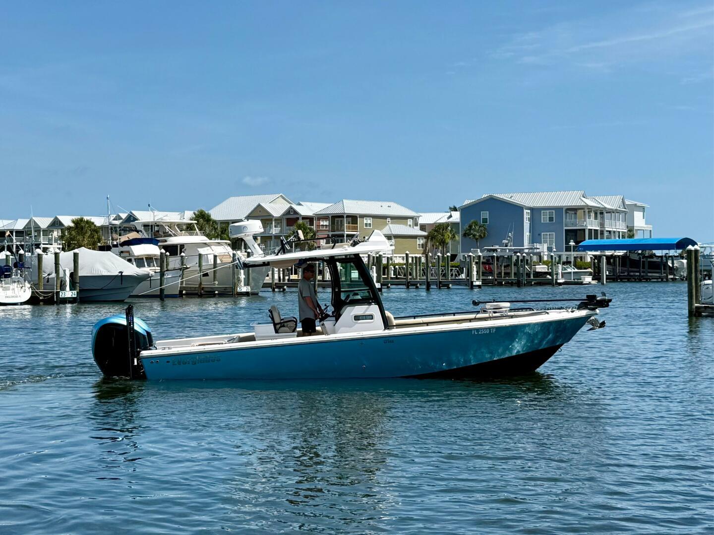 2022 Everglades 273CC