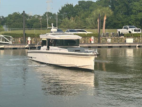 2023 Axopar 37 Cross Cabin