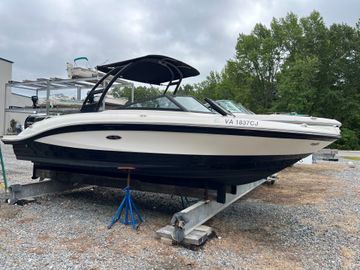 2022 Sea Ray SPX 210 Outboard