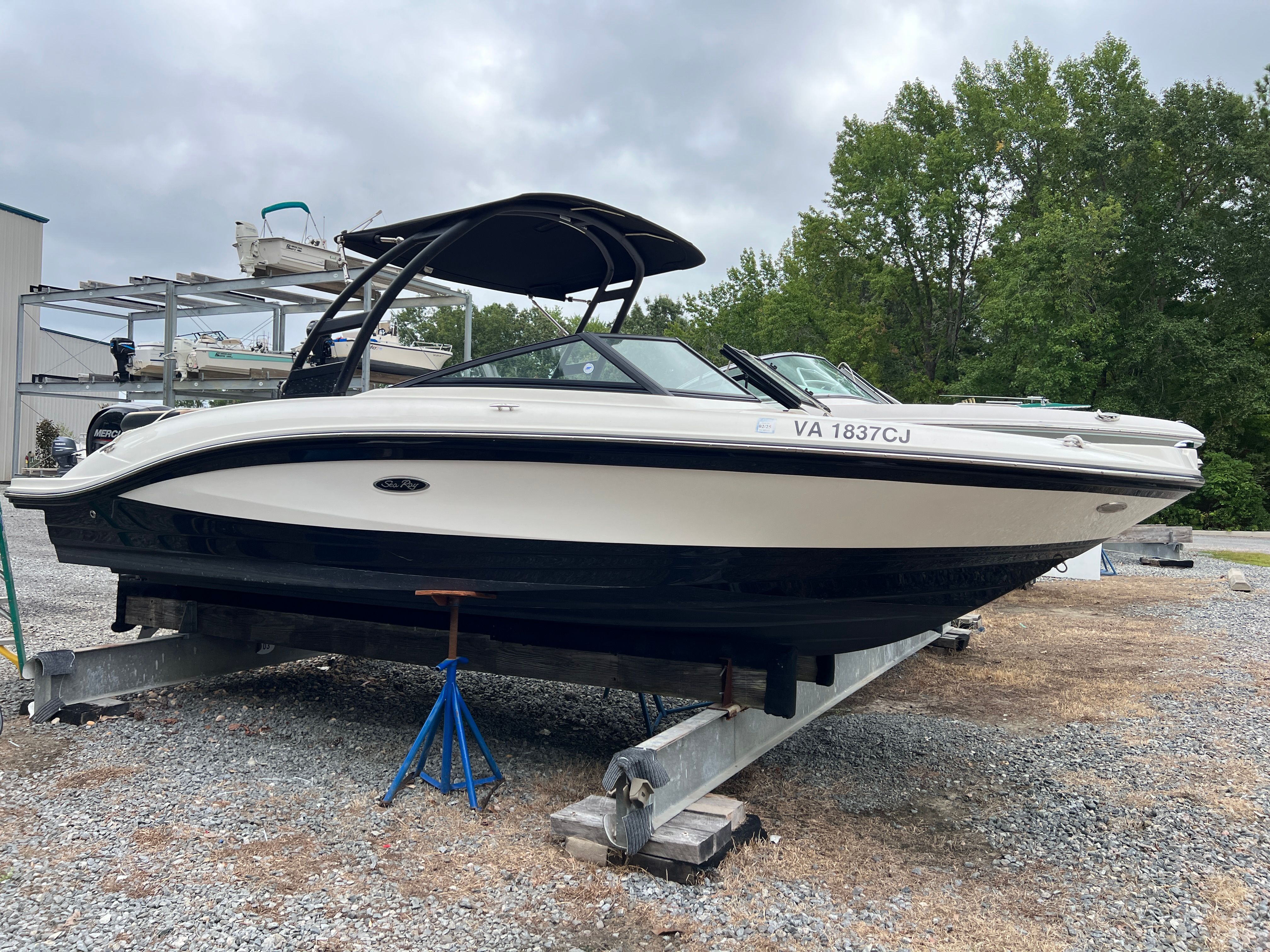 2022 Sea Ray SPX 210 Outboard