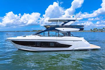 2025 Cruisers Yachts 57 Fly