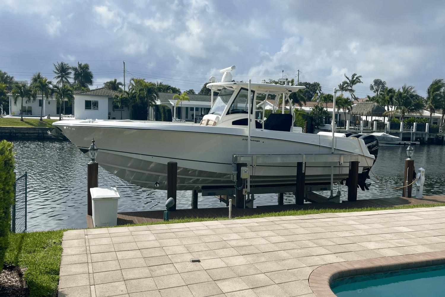 2012 Boston Whaler 370 Outrage