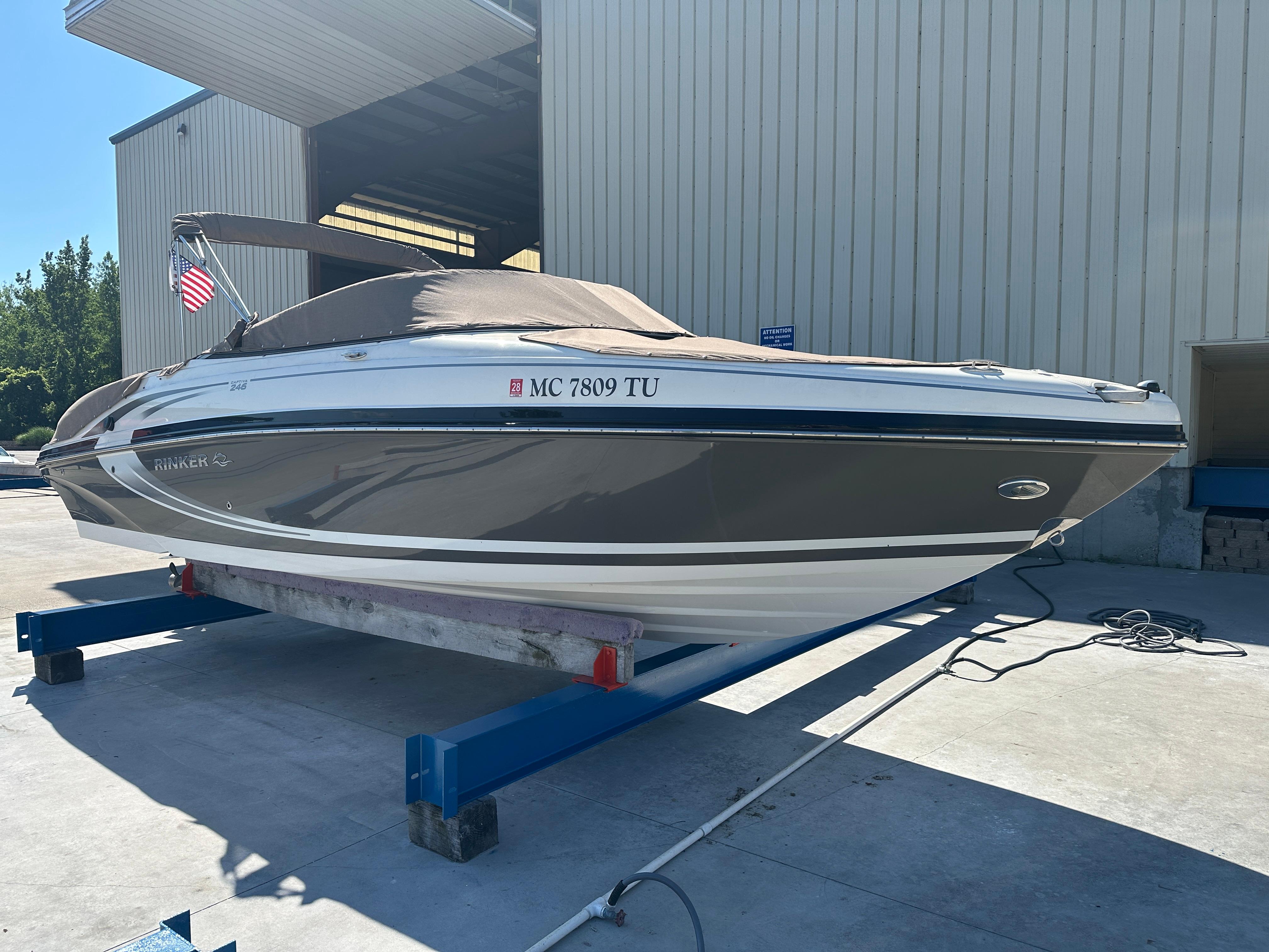 2014 Rinker Captiva 246 BR