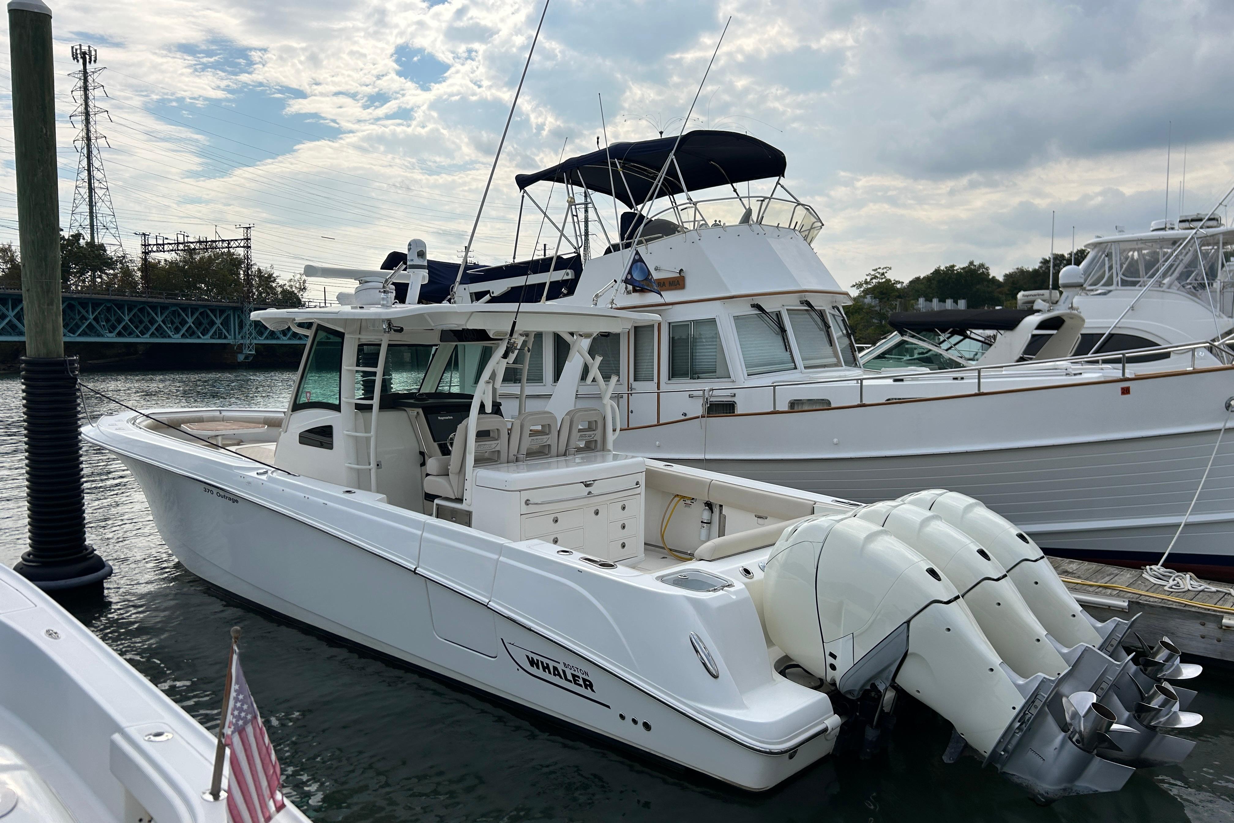 2017 Boston Whaler 370 Outrage