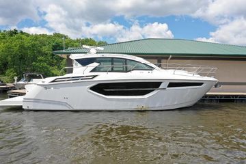 2019 Cruisers Yachts 42 Cantius