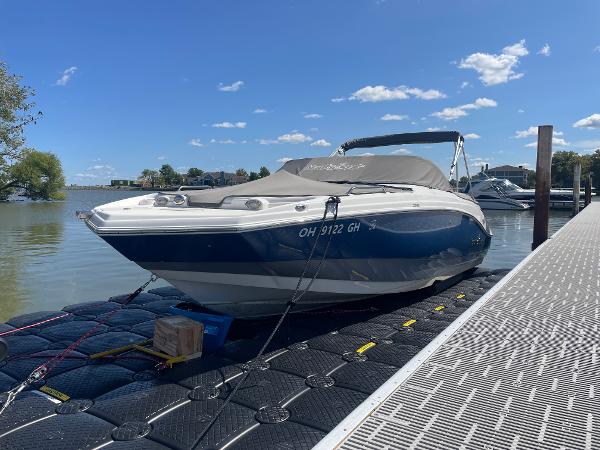 2021 NauticStar 223 DC Deck