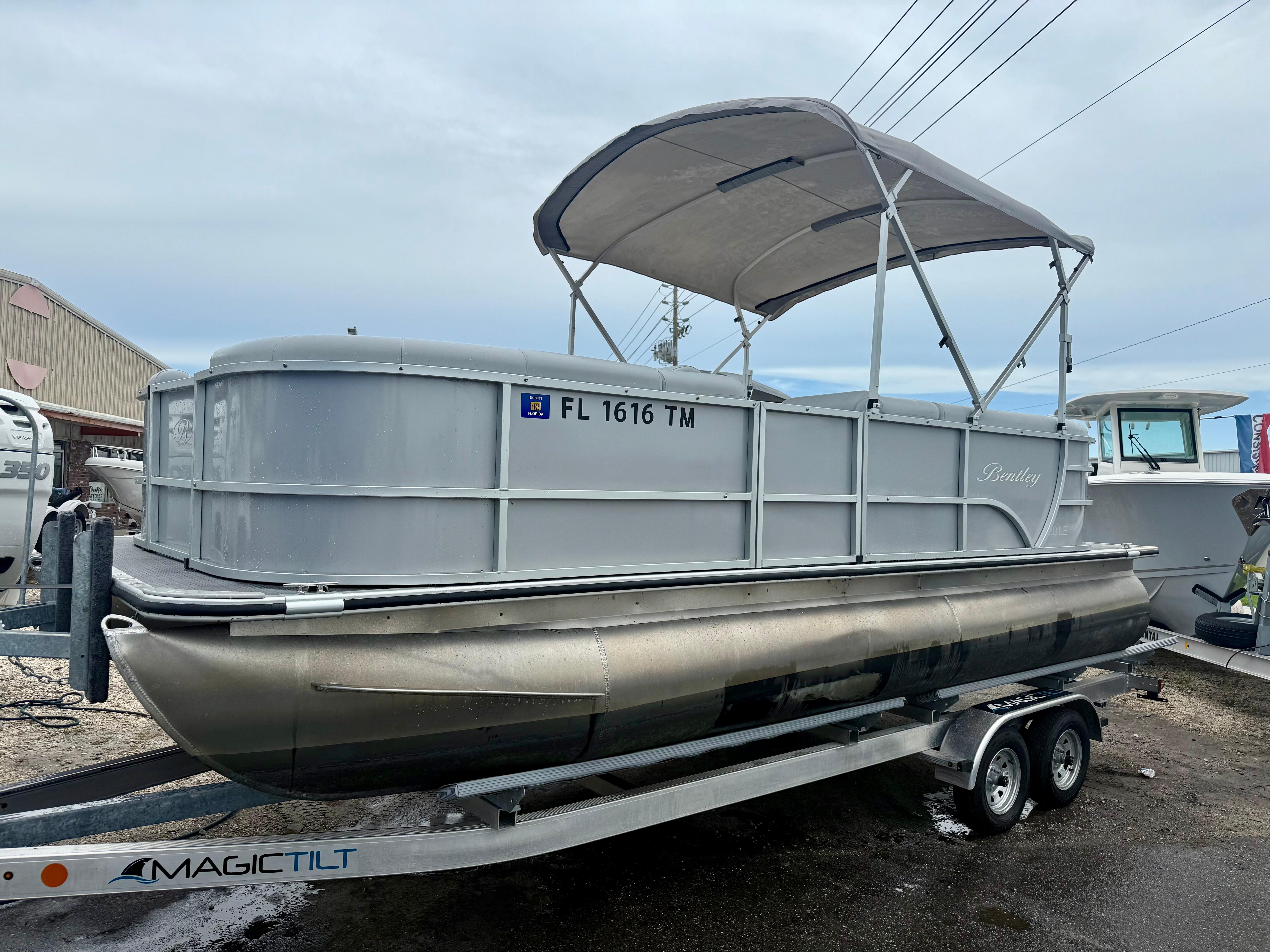 Bentley Pontoons 20 LE