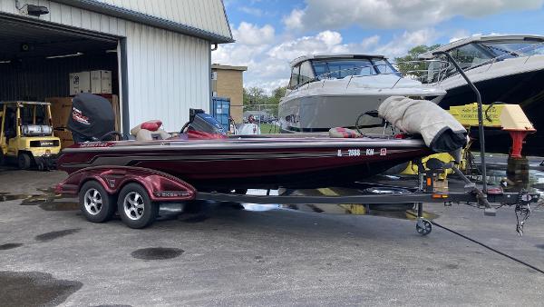 Skeeter FX 20 2012 Skeeter FX 20 bass boat on trailer at marina.