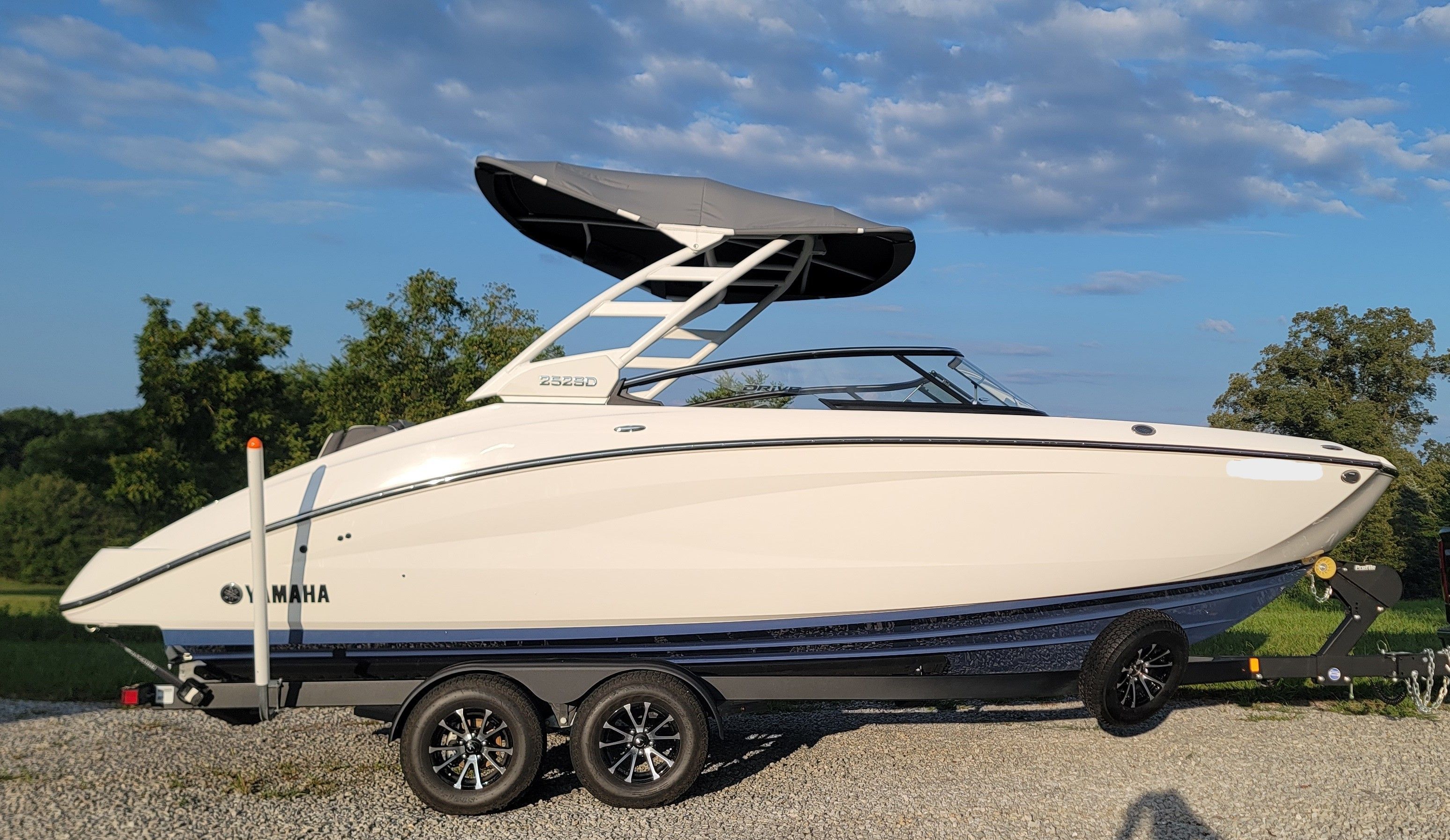 2023 Yamaha Boats 252SD