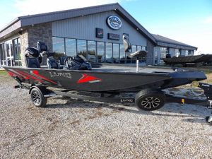 Lund 1875 Renegade 2025 Lund 1875 Renegade SS boat displayed outside dealership.