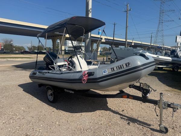 Zodiac Bayrunner 420 2019 Zodiac Bayrunner 420 boat on trailer, parked outdoors under clear sky.