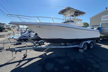 2000 Cobia 224 Center Console