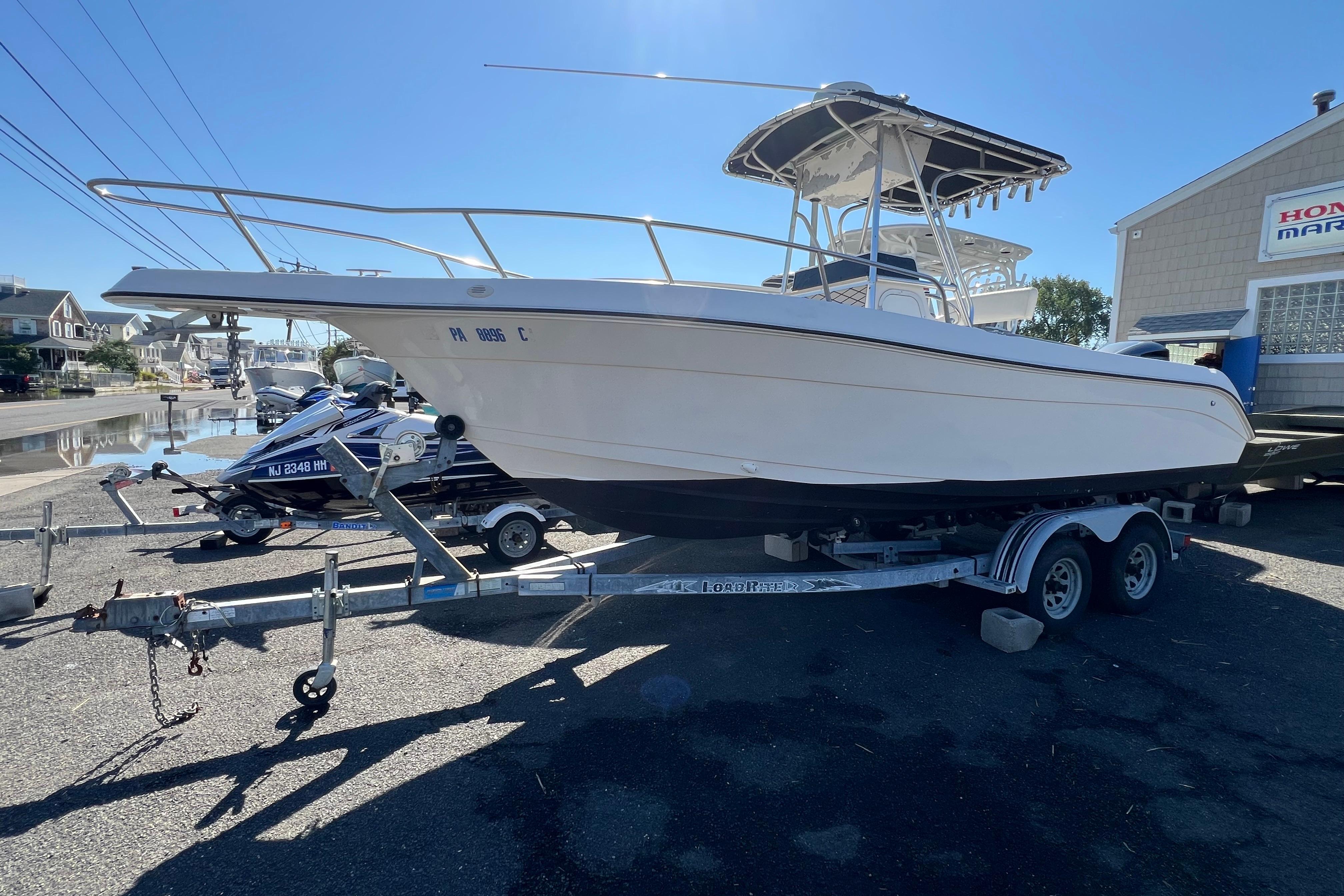 2000 Cobia 224 Center Console
