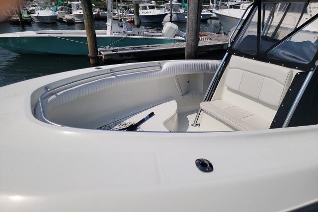 Hydra-Sports Vector 2600 CC 2004 Hydra-Sports Vector 2600 CC boat interior at marina, featuring seating and open deck.