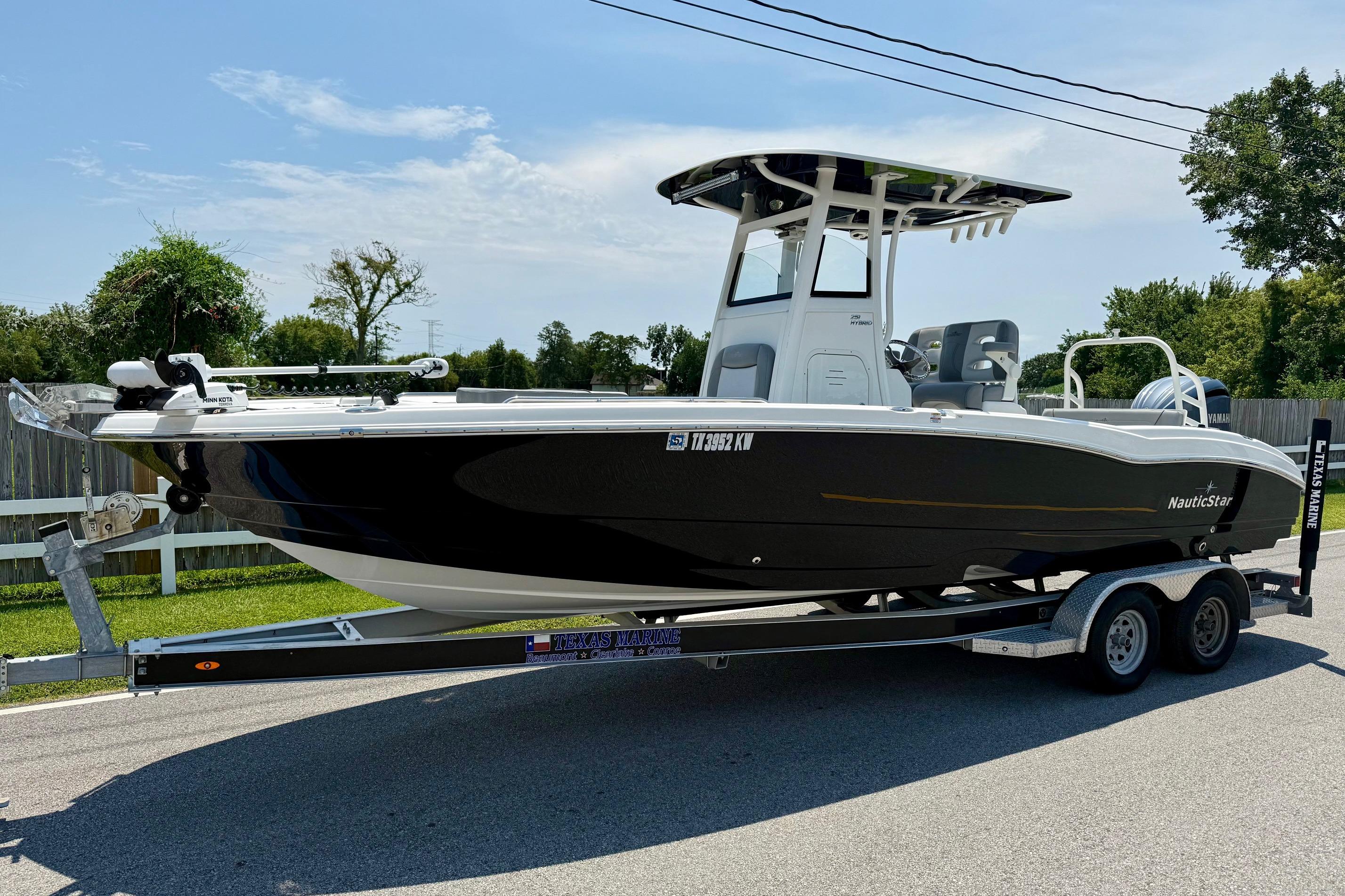 2022 NauticStar 251 Hybrid