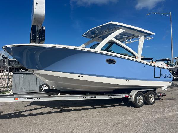Robalo R257 Dual Console 2025 Robalo R257 Dual Console boat on trailer, blue and white design, clear sky background.