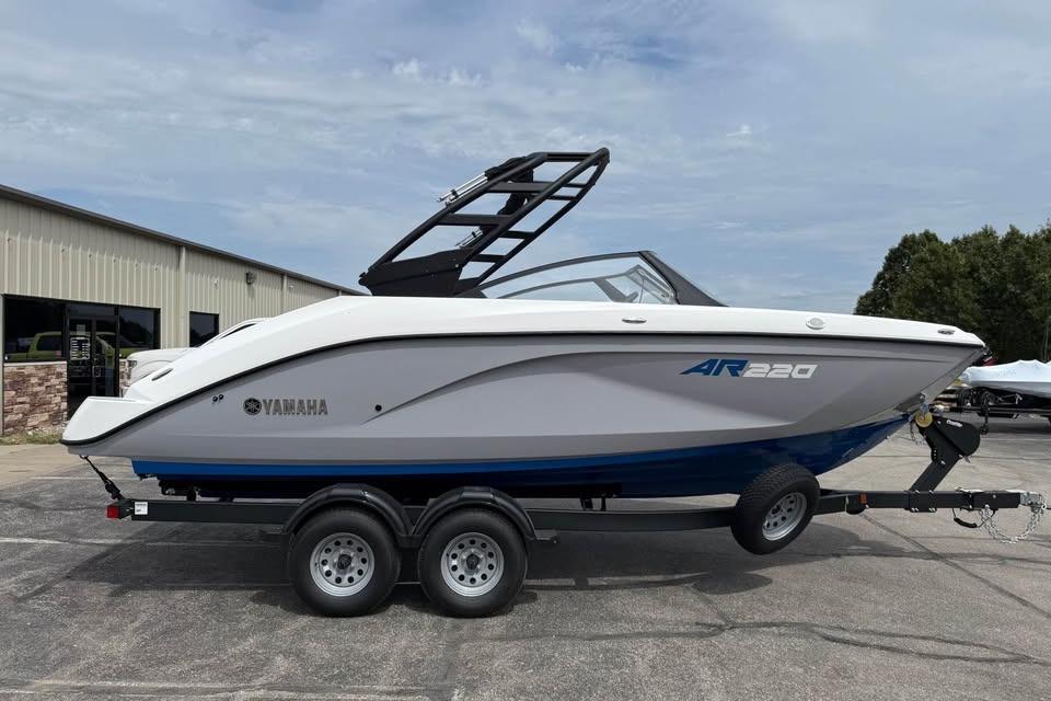 2026 Yamaha Boats AR220