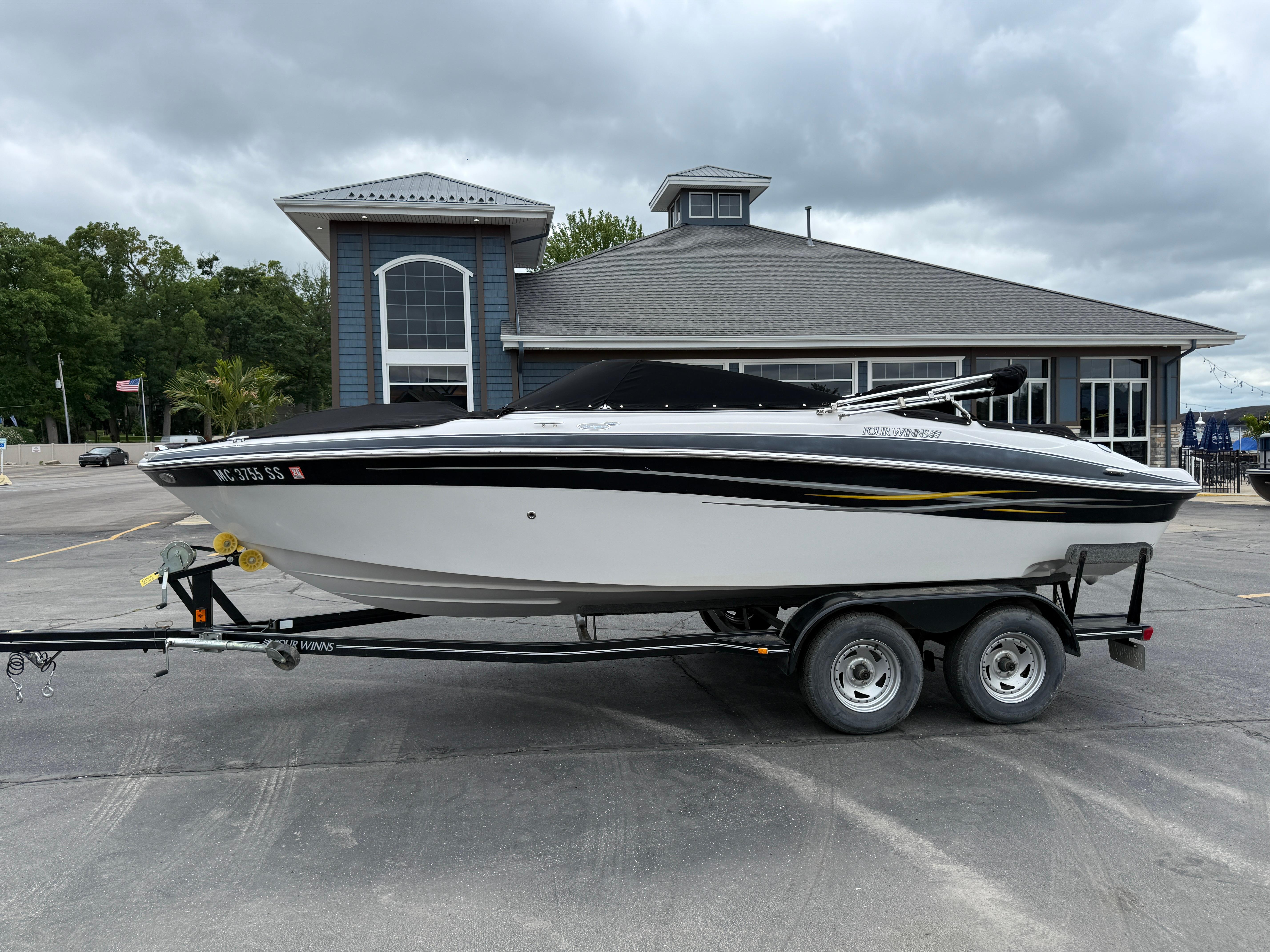 2005 Four Winns Horizon 200