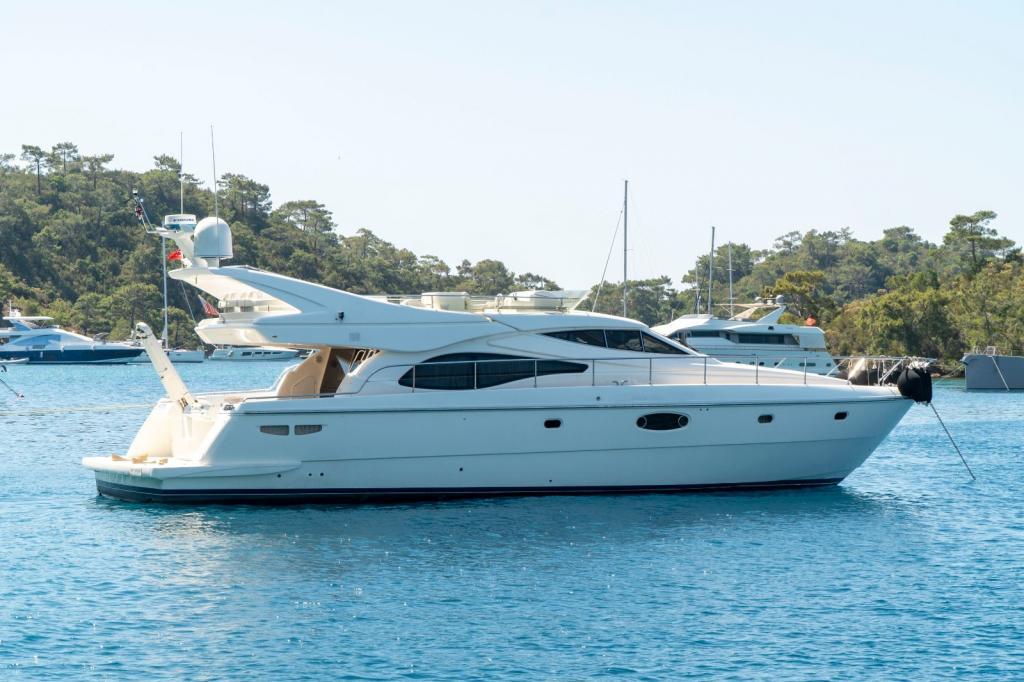 ferretti yachts 590