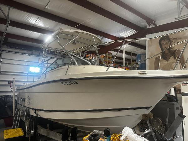 2000 Bayliner 2052 Trophy Walkaround