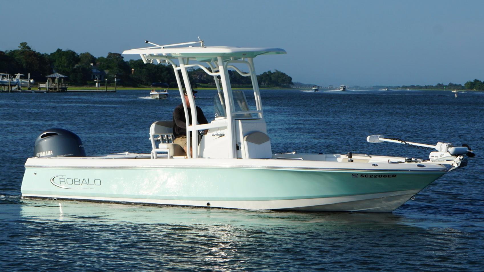 2020 Robalo 226 Cayman